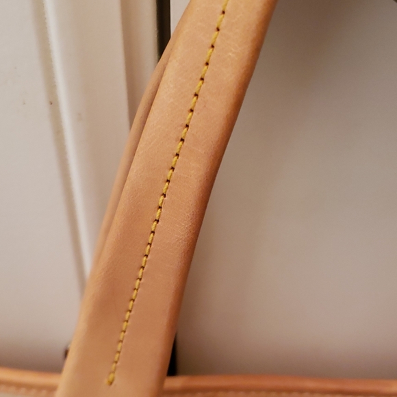 Dooney & Bourke Heart Tote - Picture 3 of 14